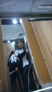 美食街厕拍3个高中生  后拍大屁股 一线天鲍鱼