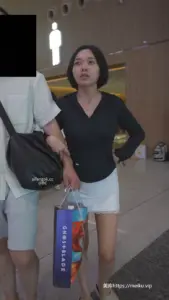 (BC无内10)⭐微透裙小姐姐隔着裙子露黑森林..13上有白色液体