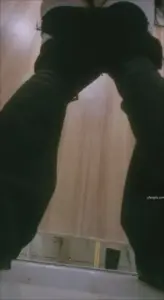 豹纹迷彩裤美眉阴蒂过长像根小鸡鸡似的