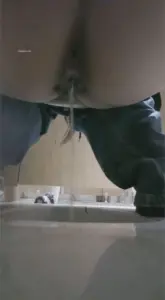全景酒吧女厕后拍美女尿尿喝高了呕吐的长靴小美眉