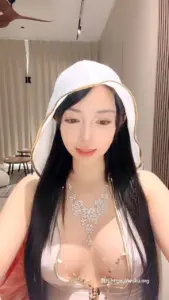 ♆【灵羽合】鹅美美!绿播女神-抖音裸舞-阳台露出-道具喷水!