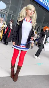 【KFC】双马尾学生妹拍短视频·红色丝袜微透内·蹲下勒出B形
