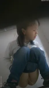 稀缺厕拍第11部 01/39