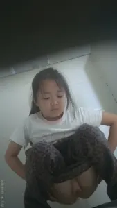 稀缺厕拍第11部 04/39