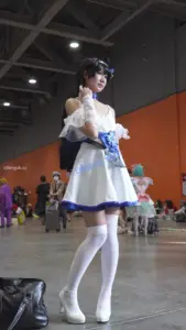 (BC-AA-669)过膝袜白裙小姐姐内裤夹进屁股缝..蹲地上拍照走光
