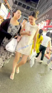 【KFC】可爱少妇和闺蜜逛街·长裙白色无痕内前后CD