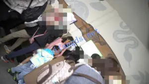 （空城原创）木耳边粉裙小少妇逛公园，薄丝粉N包裹肉臀
