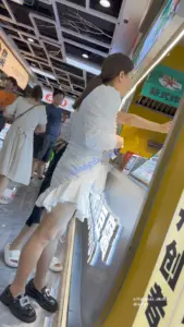 【KFC】少妇和店员吵起来了·肉色丝袜粉色内·她吵架我CD