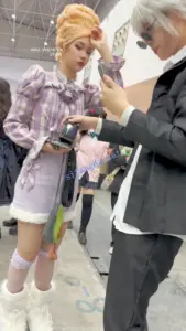 【KFC】超美妹子摄影师身材顶·包臀裙紫丝·白色内塞到腿中CD