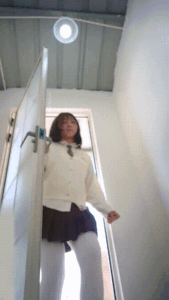 美女如云街边女公厕真实偷拍超多小姐姐方便，特写后位双洞同步露脸，亮点多多