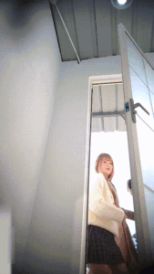 美女如云街边女公厕真实偷拍多位小姐姐方便，近景特写后位双洞清晰可见，同步露脸⑸