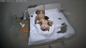 ⏪酒店偷拍⏩万圣节翅膀装女孩参加完节日后被摄影师爆日