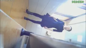 上班摸鱼单位女厕偷拍❤️两个高颜值女同事尿尿珍珠耳环极品高跟女主管 怀孕期女出纳